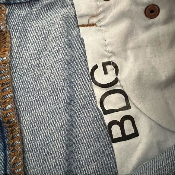 UO BDG Essential Mid-Rise Denim Short Blue Size 25W Frayed Jean Shorts Thrashed - Picture 7 of 13